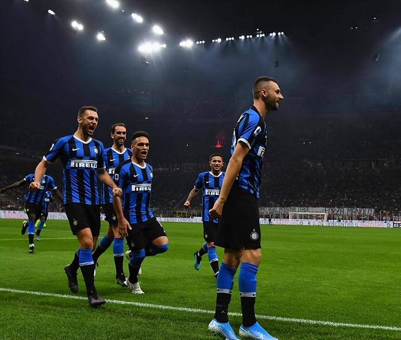 国际米兰横扫阿根廷，加维惊艳四座