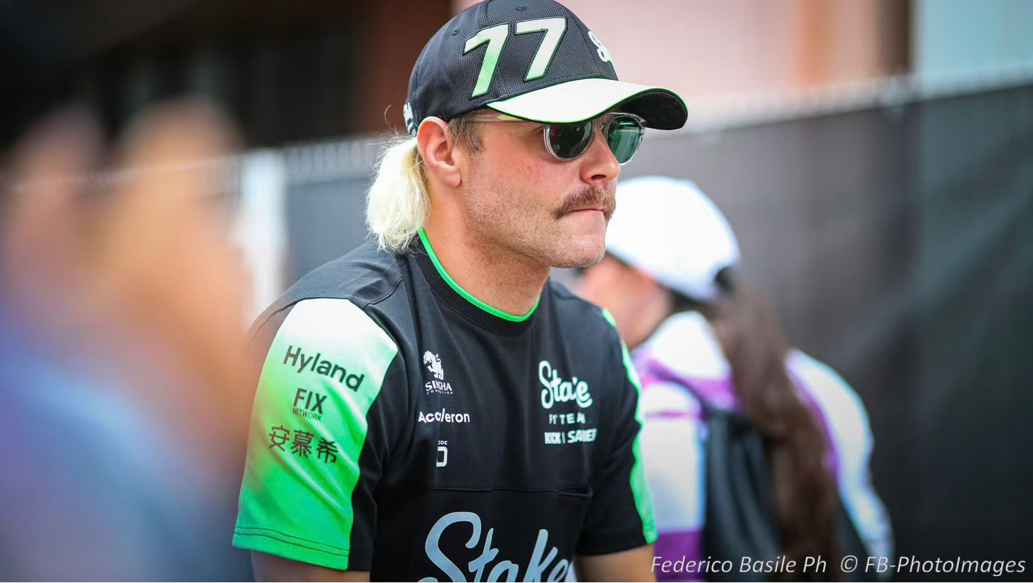 梅赛德斯力克索伯车队，皮亚斯特里惊艳四座