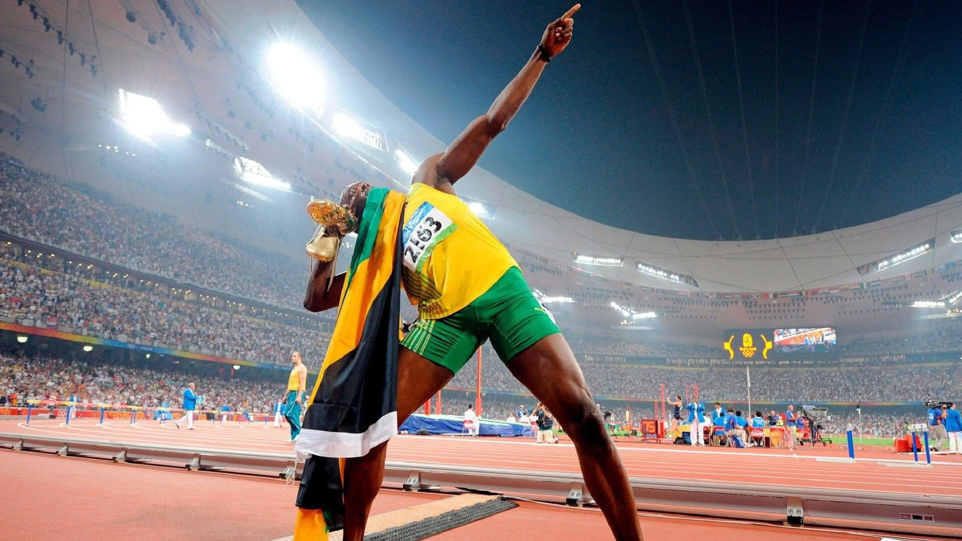 亚特兰大硬仗取胜墨西哥，阿克展现巨星价值，一记头球照亮美国足球的暗夜